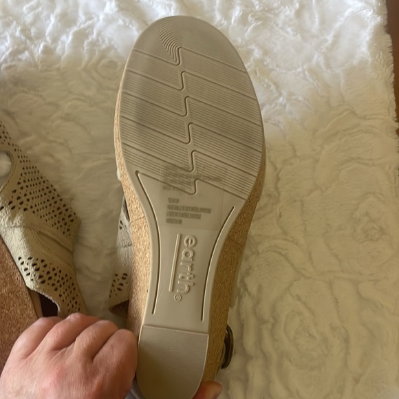 Earth Tan Sandals - Picture 4 of 8